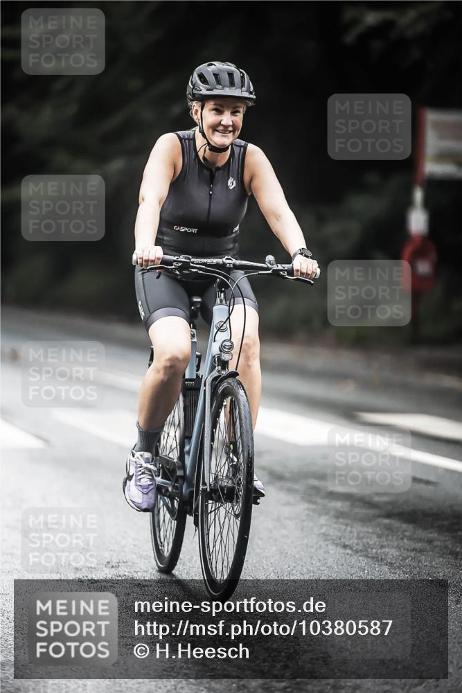 13.09.2026 - Stadtparktriathlon H.Heesch http://msf.ph/oto/10380587 13.09.2026 12:25:46 Radfahren 951, 974, 981, 1097 meine-sportfotos.de