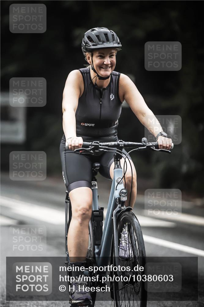 13.09.2026 - Stadtparktriathlon H.Heesch http://msf.ph/oto/10380603 13.09.2026 12:25:47 Radfahren 951, 974, 981, 1097 meine-sportfotos.de