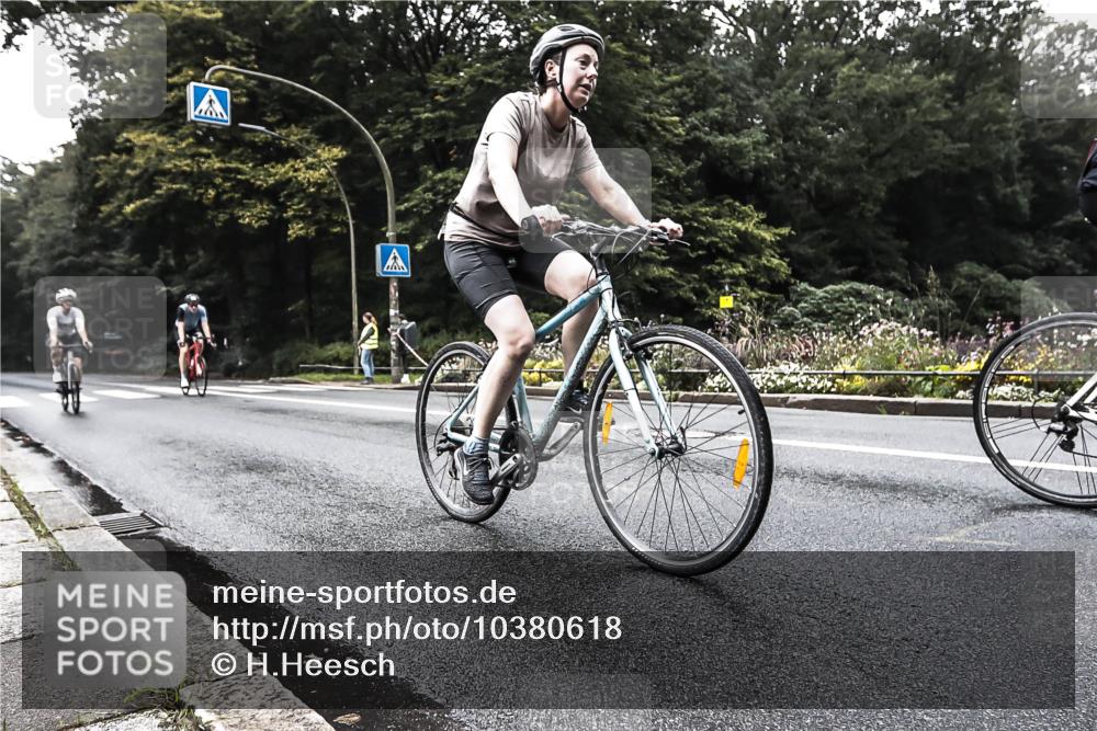13.09.2026 - Stadtparktriathlon H.Heesch http://msf.ph/oto/10380618 13.09.2026 10:21:37 Radfahren 239, 303, 304, 321, 401, 410 meine-sportfotos.de