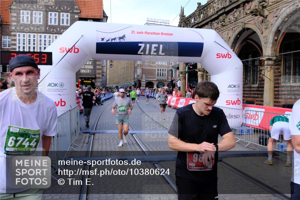 13.09.2026 - 21. swb-Marathon Bremen Tim E. http://msf.ph/oto/10380624 13.09.2026 13:16:42 Ziel 740, 755, 792, 1076, 1162, 1605, 2604, 5554, 5963, 6367, 6721, 7053, 7603, 7801, 8171, 8288, 9031, 9115 meine-sportfotos.de