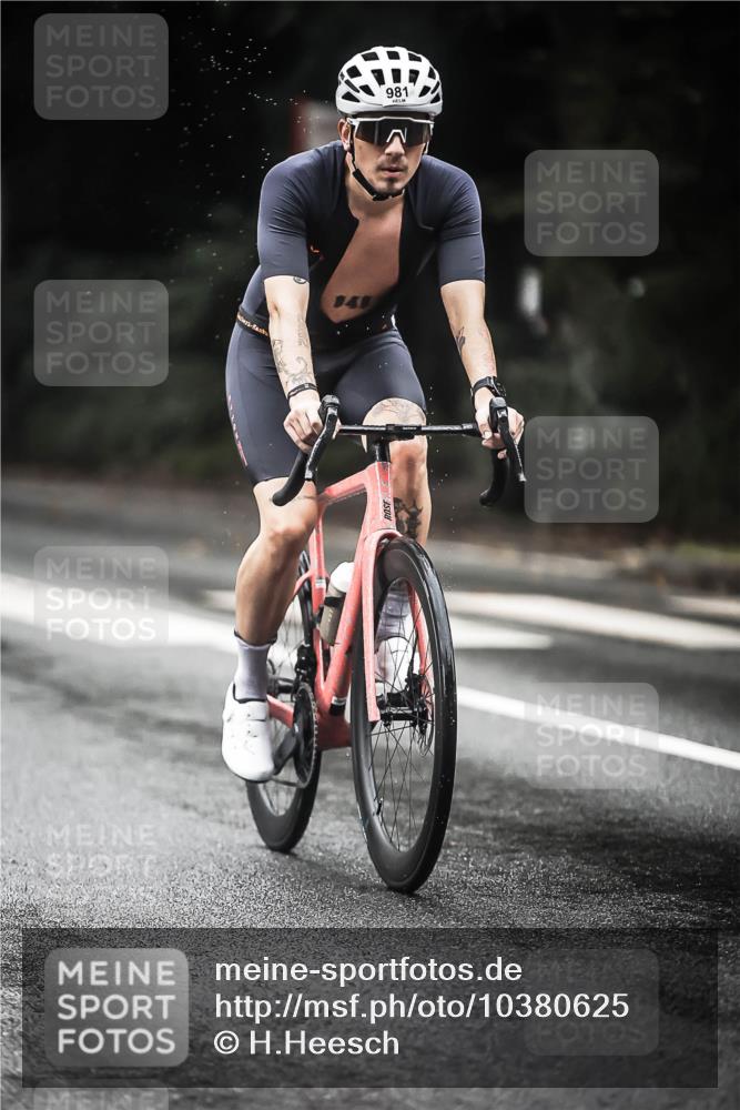 13.09.2026 - Stadtparktriathlon H.Heesch http://msf.ph/oto/10380625 13.09.2026 12:25:49 Radfahren 951, 981, 1097 meine-sportfotos.de