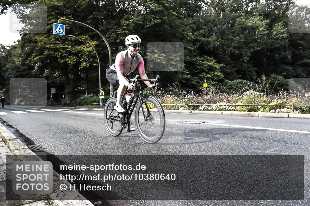 13.09.2026 - Stadtparktriathlon H.Heesch http://msf.ph/oto/10380640 13.09.2026 10:53:58 Radfahren 385, 452, 489 meine-sportfotos.de