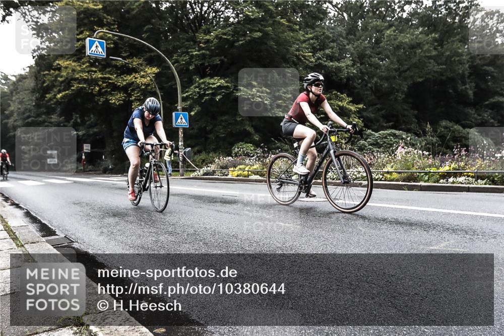 13.09.2026 - Stadtparktriathlon H.Heesch http://msf.ph/oto/10380644 13.09.2026 10:21:45 Radfahren 242, 256, 271, 457, 461 meine-sportfotos.de
