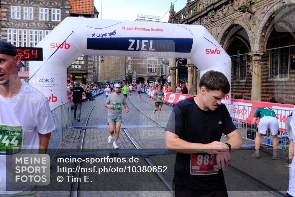 13.09.2026 - 21. swb-Marathon Bremen Tim E. http://msf.ph/oto/10380652 13.09.2026 13:16:43 Ziel 740, 755, 792, 1076, 1162, 1605, 2604, 5554, 5963, 6367, 6721, 7053, 7603, 7801, 8171, 8288, 9031, 9115 meine-sportfotos.de