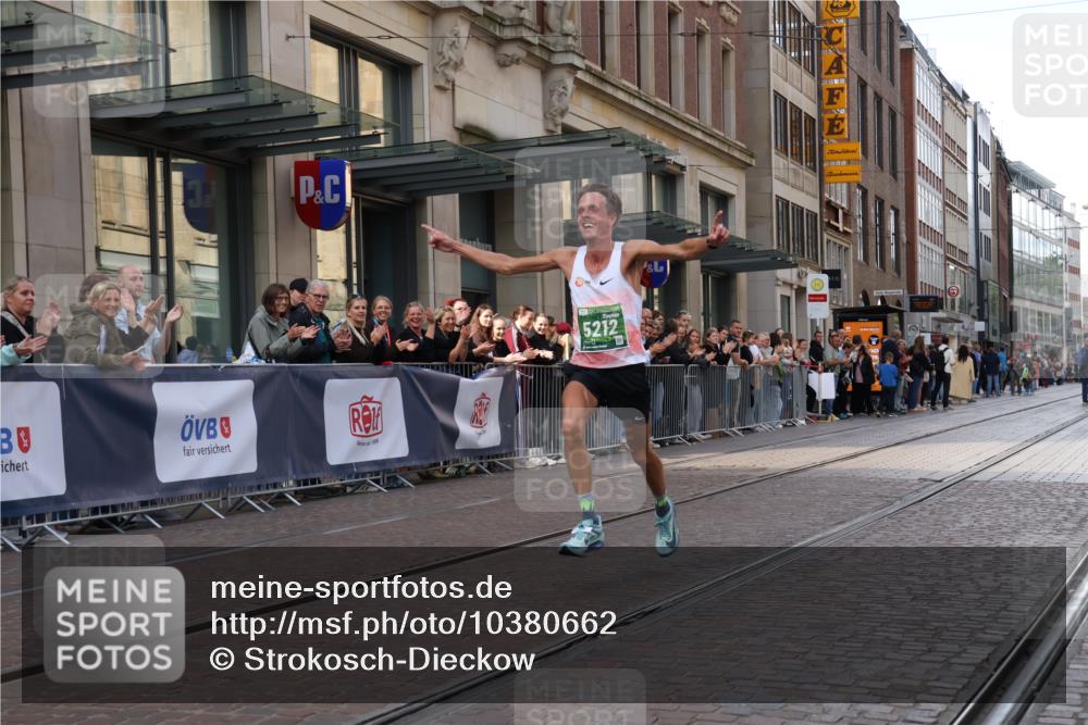 13.09.2026 - 21. swb-Marathon Bremen Strokosch-Dieckow http://msf.ph/oto/10380662 13.09.2026 12:43:32 Ziel 1567, 5212 meine-sportfotos.de