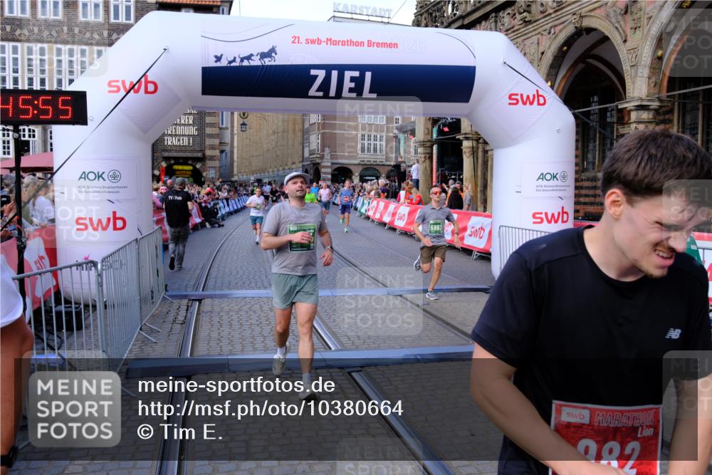 13.09.2026 - 21. swb-Marathon Bremen Tim E. http://msf.ph/oto/10380664 13.09.2026 13:16:43 Ziel 740, 755, 792, 1076, 1162, 1605, 2604, 5554, 5963, 6367, 6721, 7053, 7603, 7801, 8171, 8288, 9031, 9115 meine-sportfotos.de