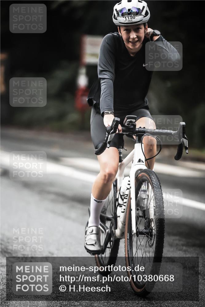 13.09.2026 - Stadtparktriathlon H.Heesch http://msf.ph/oto/10380668 13.09.2026 12:25:57 Radfahren 1005, 1065, 1141, 1150 meine-sportfotos.de