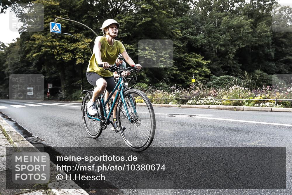 13.09.2026 - Stadtparktriathlon H.Heesch http://msf.ph/oto/10380674 13.09.2026 10:54:06 Radfahren 408, 519, 622 meine-sportfotos.de