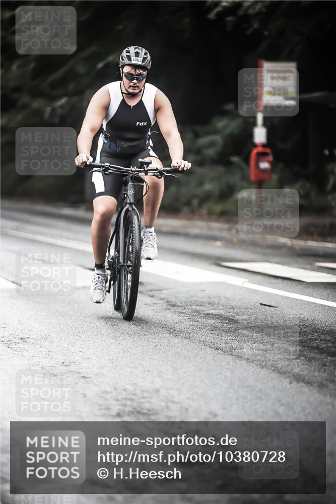 13.09.2026 - Stadtparktriathlon H.Heesch http://msf.ph/oto/10380728 13.09.2026 12:26:01 Radfahren 1005, 1065, 1141, 1150 meine-sportfotos.de