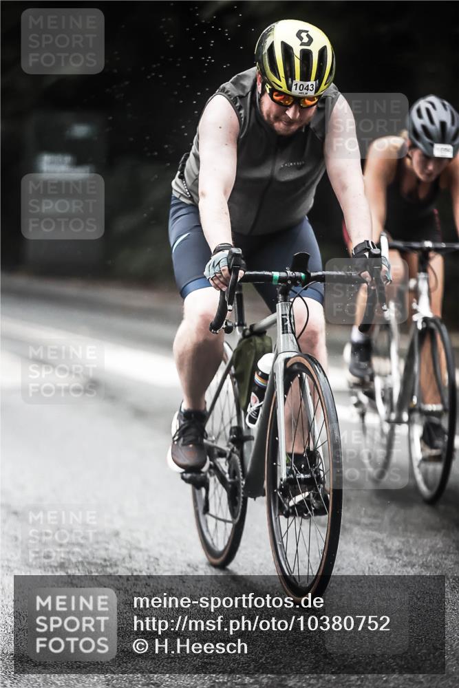 13.09.2026 - Stadtparktriathlon H.Heesch http://msf.ph/oto/10380752 13.09.2026 12:26:08 Radfahren 1043, 1045, 1065, 1086, 1096, 1115 meine-sportfotos.de