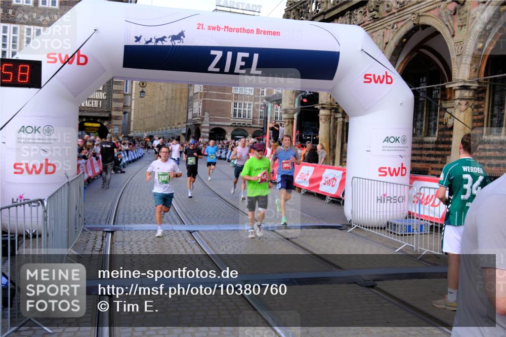 13.09.2026 - 21. swb-Marathon Bremen Tim E. http://msf.ph/oto/10380760 13.09.2026 13:16:47 Ziel 755, 792, 816, 1076, 1162, 2604, 5255, 5554, 5963, 6367, 7053, 7603, 7801, 8171, 8288 meine-sportfotos.de
