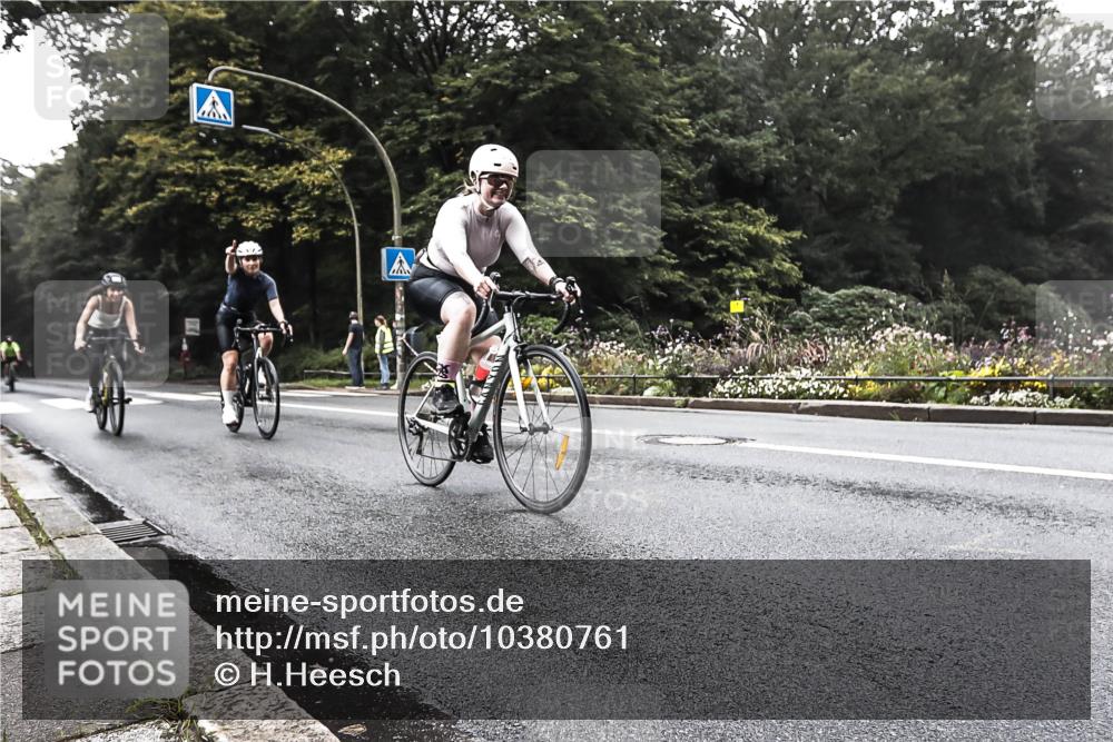 13.09.2026 - Stadtparktriathlon H.Heesch http://msf.ph/oto/10380761 13.09.2026 10:22:42 Radfahren 285, 319, 375, 408, 435 meine-sportfotos.de
