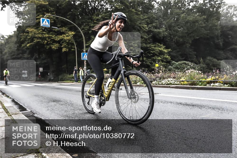 13.09.2026 - Stadtparktriathlon H.Heesch http://msf.ph/oto/10380772 13.09.2026 10:22:43 Radfahren 285, 319, 375, 408, 435 meine-sportfotos.de