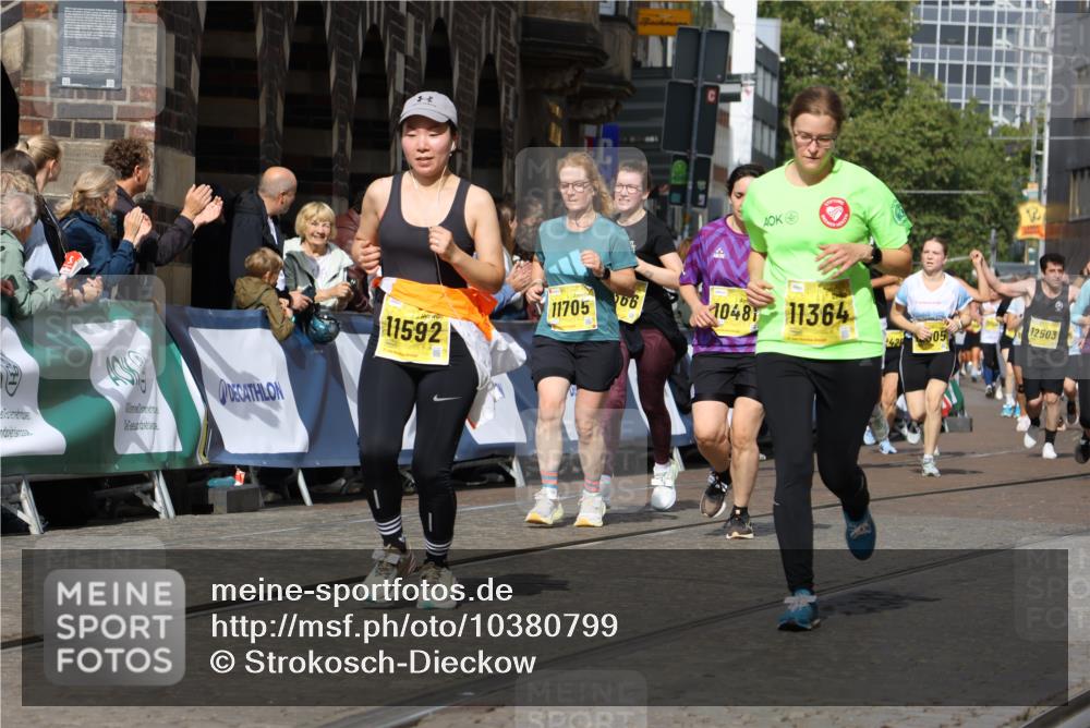 13.09.2026 - 21. swb-Marathon Bremen Strokosch-Dieckow http://msf.ph/oto/10380799 13.09.2026 11:04:48 Ziel 10160, 10245, 10526, 10613, 10711, 10755, 10877, 11114, 11214, 11215, 11248, 11410, 11720, 11740, 11761, 11991, 12009, 12929, 10315, 10465, 10729, 10741, 10850, 10855, 10856, 10975, 11133, 11272, 11395, 11518, 11757, 11939, 12002, 12064, 12235, 12420, 12522 meine-sportfotos.de