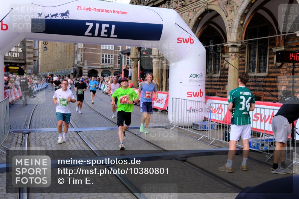 13.09.2026 - 21. swb-Marathon Bremen Tim E. http://msf.ph/oto/10380801 13.09.2026 13:16:47 Ziel 755, 792, 816, 1076, 1162, 2604, 5255, 5554, 5963, 6367, 7053, 7603, 7801, 8171, 8288 meine-sportfotos.de