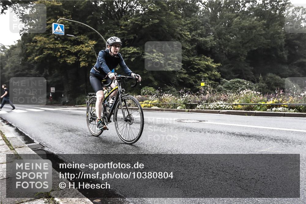 13.09.2026 - Stadtparktriathlon H.Heesch http://msf.ph/oto/10380804 13.09.2026 10:22:54 Radfahren 380, 387 meine-sportfotos.de