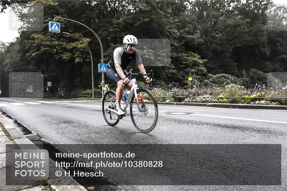 13.09.2026 - Stadtparktriathlon H.Heesch http://msf.ph/oto/10380828 13.09.2026 10:23:13 Radfahren 216, 219 meine-sportfotos.de