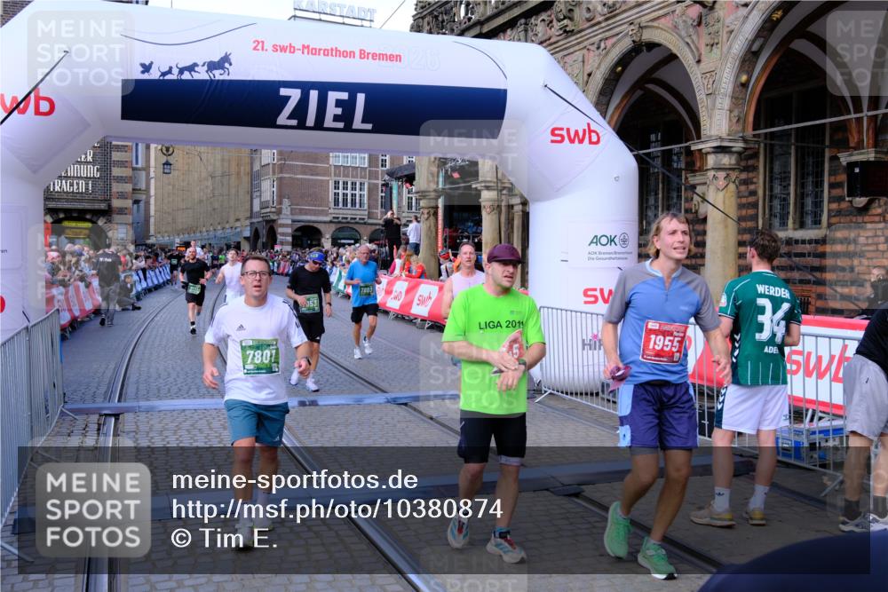 13.09.2026 - 21. swb-Marathon Bremen Tim E. http://msf.ph/oto/10380874 13.09.2026 13:16:49 Ziel 792, 816, 985, 1076, 1162, 2474, 2604, 5255, 5554, 5963, 6367, 7053, 7603, 7801, 7875, 8171, 8288 meine-sportfotos.de