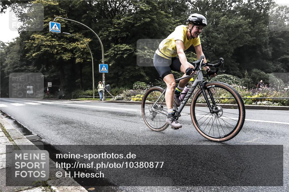 13.09.2026 - Stadtparktriathlon H.Heesch http://msf.ph/oto/10380877 13.09.2026 10:24:05 Radfahren 295 meine-sportfotos.de