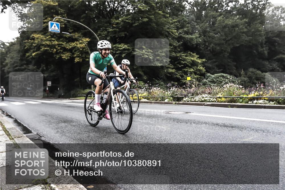 13.09.2026 - Stadtparktriathlon H.Heesch http://msf.ph/oto/10380891 13.09.2026 10:24:14 Radfahren 306, 320, 409 meine-sportfotos.de