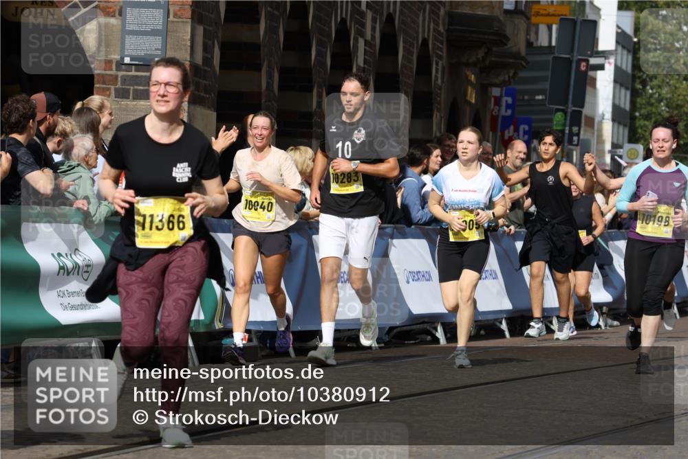 13.09.2026 - 21. swb-Marathon Bremen Strokosch-Dieckow http://msf.ph/oto/10380912 13.09.2026 11:04:52 Ziel 10160, 10245, 10481, 10526, 10711, 10755, 10877, 11114, 11214, 11215, 11248, 11364, 11410, 11592, 11740, 11761, 11991, 12009, 12929, 10370, 10465, 10718, 10741, 10850, 10975, 11133, 11281, 11939, 12002, 12064, 12099, 12235, 12522 meine-sportfotos.de