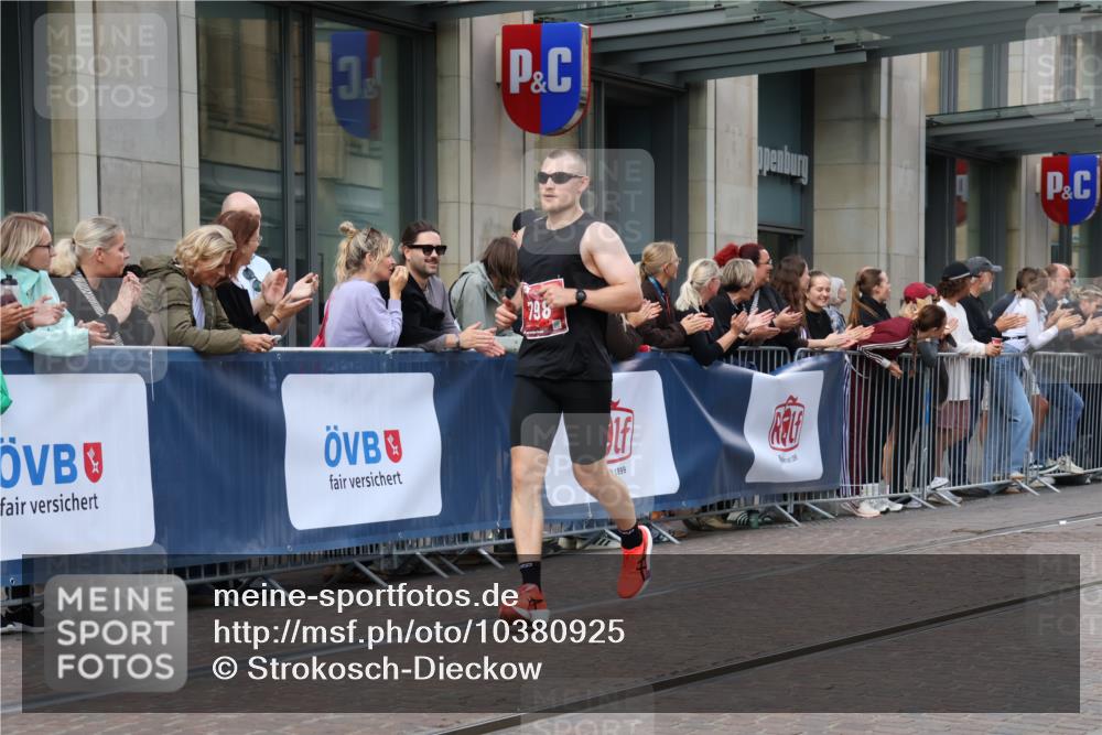 13.09.2026 - 21. swb-Marathon Bremen Strokosch-Dieckow http://msf.ph/oto/10380925 13.09.2026 12:44:15 Ziel 289, 798, 1313, 1490, 2044, 6507 meine-sportfotos.de