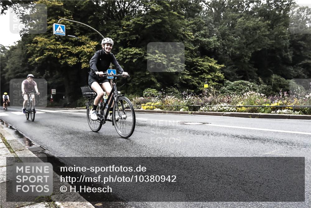 13.09.2026 - Stadtparktriathlon H.Heesch http://msf.ph/oto/10380942 13.09.2026 10:24:54 Radfahren 427, 430, 443 meine-sportfotos.de