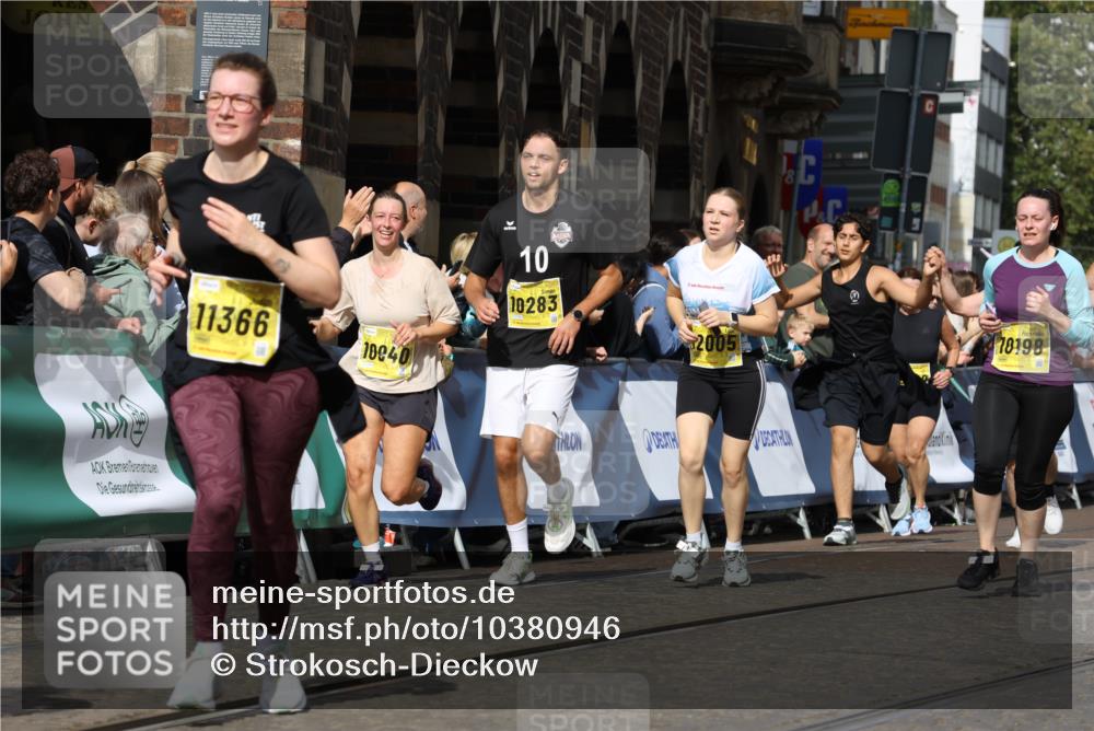 13.09.2026 - 21. swb-Marathon Bremen Strokosch-Dieckow http://msf.ph/oto/10380946 13.09.2026 11:04:52 Ziel 10160, 10245, 10481, 10526, 10711, 10755, 10877, 11114, 11214, 11215, 11248, 11364, 11410, 11592, 11740, 11761, 11991, 12009, 12929, 10370, 10465, 10718, 10741, 10850, 10975, 11133, 11281, 11939, 12002, 12064, 12099, 12235, 12522 meine-sportfotos.de