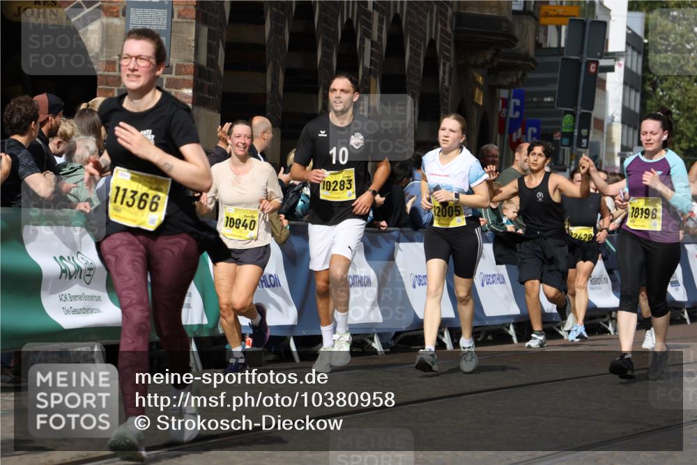 13.09.2026 - 21. swb-Marathon Bremen Strokosch-Dieckow http://msf.ph/oto/10380958 13.09.2026 11:04:52 Ziel 10160, 10245, 10481, 10526, 10711, 10755, 10877, 11114, 11214, 11215, 11248, 11364, 11410, 11592, 11740, 11761, 11991, 12009, 12929, 10370, 10465, 10718, 10741, 10850, 10975, 11133, 11281, 11939, 12002, 12064, 12099, 12235, 12522 meine-sportfotos.de