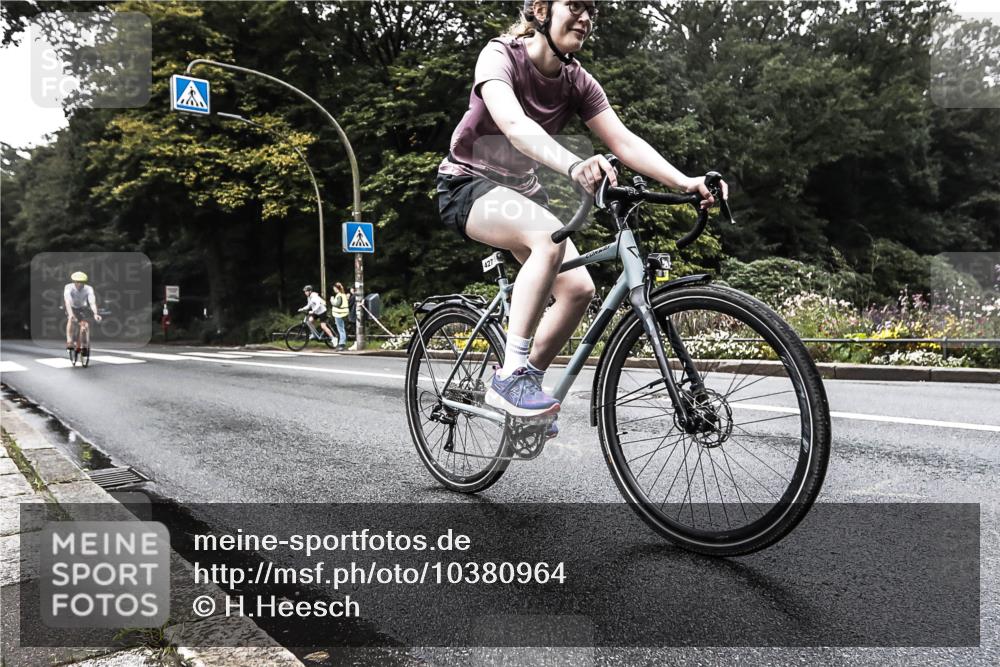 13.09.2026 - Stadtparktriathlon H.Heesch http://msf.ph/oto/10380964 13.09.2026 10:24:56 Radfahren 227, 427, 430 meine-sportfotos.de
