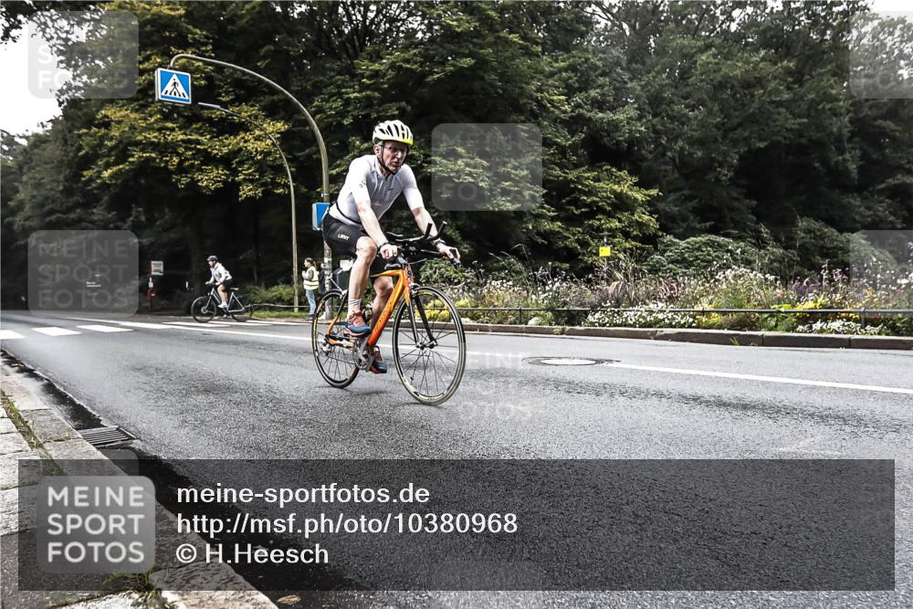 13.09.2026 - Stadtparktriathlon H.Heesch http://msf.ph/oto/10380968 13.09.2026 10:24:57 Radfahren 227, 427, 430 meine-sportfotos.de