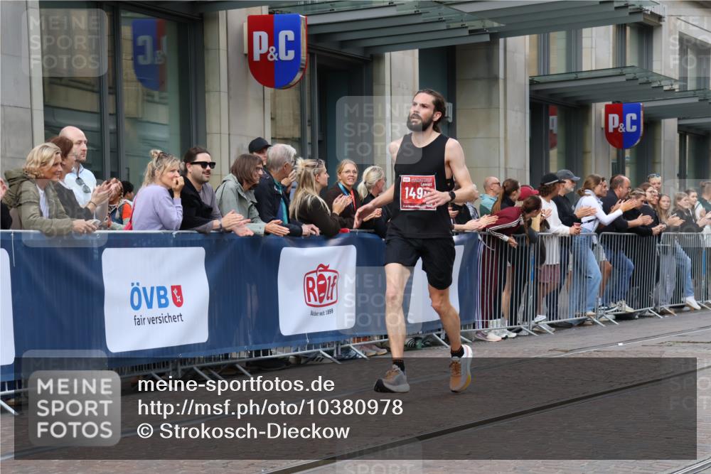13.09.2026 - 21. swb-Marathon Bremen Strokosch-Dieckow http://msf.ph/oto/10380978 13.09.2026 12:44:18 Ziel 289, 6485, 798, 1313, 1490, 2044, 6507 meine-sportfotos.de