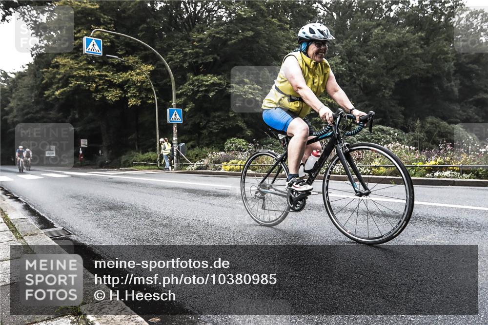 13.09.2026 - Stadtparktriathlon H.Heesch http://msf.ph/oto/10380985 13.09.2026 10:25:27 Radfahren 241, 317, 777 meine-sportfotos.de