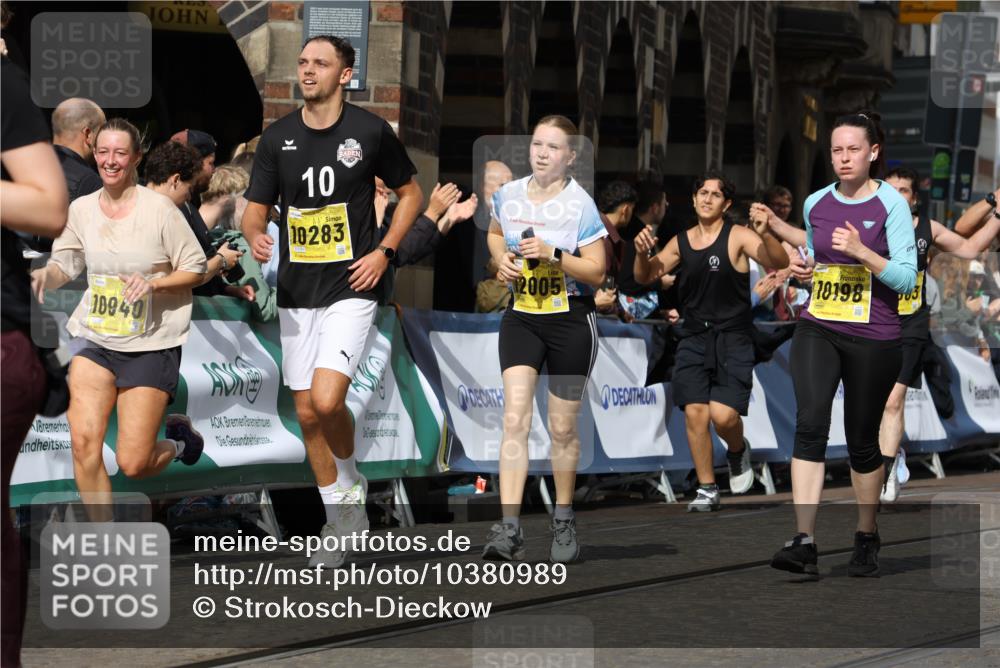 13.09.2026 - 21. swb-Marathon Bremen Strokosch-Dieckow http://msf.ph/oto/10380989 13.09.2026 11:04:53 Ziel 10160, 10245, 10481, 10526, 10711, 10755, 10877, 11114, 11214, 11215, 11248, 11364, 11410, 11592, 11761, 11991, 12009, 12929, 10370, 10465, 10718, 10741, 10850, 10975, 11105, 11281, 11900, 11939, 12002, 12064, 12099, 12235, 12335, 12522 meine-sportfotos.de