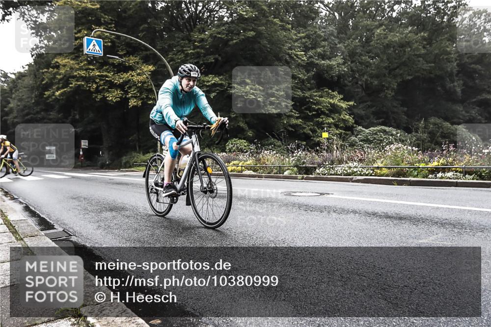 13.09.2026 - Stadtparktriathlon H.Heesch http://msf.ph/oto/10380999 13.09.2026 10:25:32 Radfahren 241, 317, 370 meine-sportfotos.de