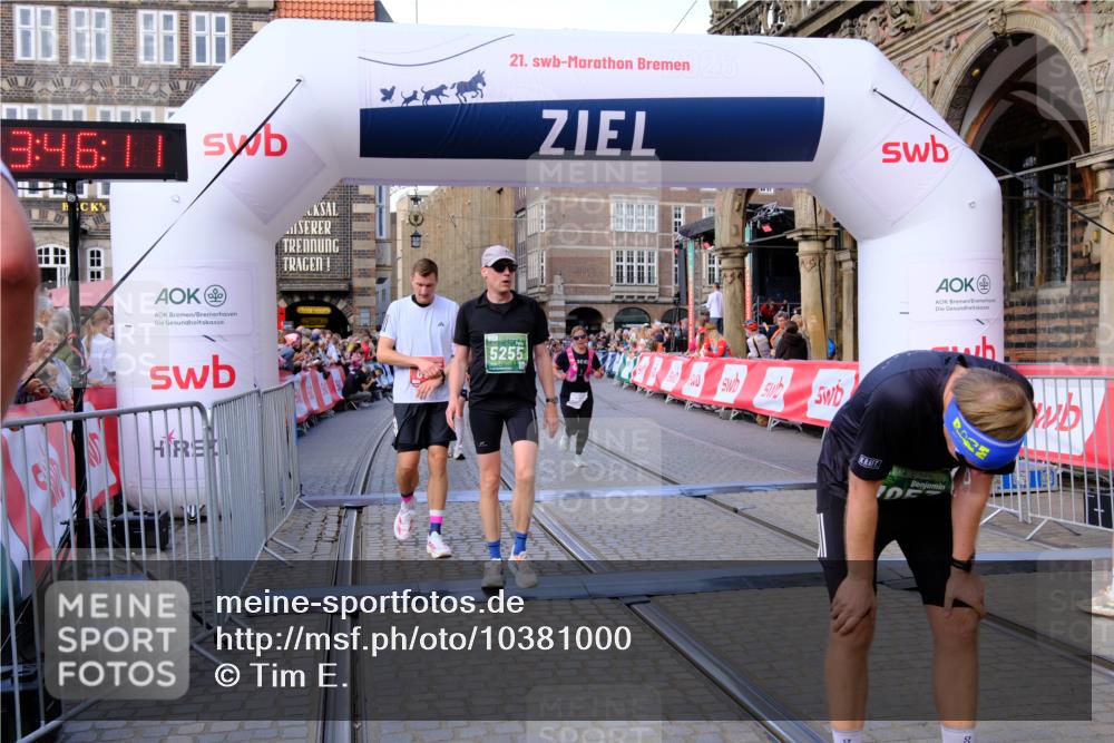 13.09.2026 - 21. swb-Marathon Bremen Tim E. http://msf.ph/oto/10381000 13.09.2026 13:16:59 Ziel 472, 675, 696, 734, 816, 827, 985, 2473, 2474, 2809, 3716, 3961, 4135, 4137, 4485, 5255, 5772, 6367, 6531, 6535, 7387, 7875 meine-sportfotos.de