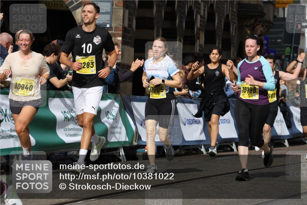 13.09.2026 - 21. swb-Marathon Bremen Strokosch-Dieckow http://msf.ph/oto/10381022 13.09.2026 11:04:54 Ziel 10160, 10245, 10481, 10711, 10755, 10877, 11114, 11248, 11364, 11366, 11410, 11592, 11705, 11761, 11991, 12009, 12929, 10370, 10465, 10718, 10741, 10800, 10850, 10975, 11105, 11281, 11584, 11722, 11900, 11939, 12002, 12064, 12099, 12235, 12335, 12522 meine-sportfotos.de