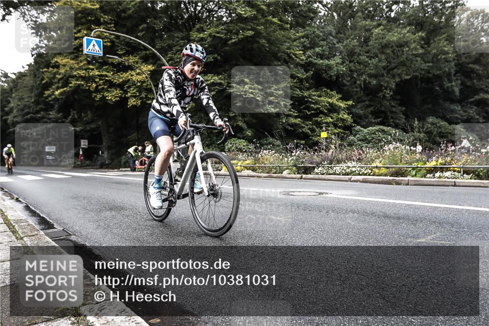 13.09.2026 - Stadtparktriathlon H.Heesch http://msf.ph/oto/10381031 13.09.2026 10:56:47 Radfahren 362, 376, 443 meine-sportfotos.de