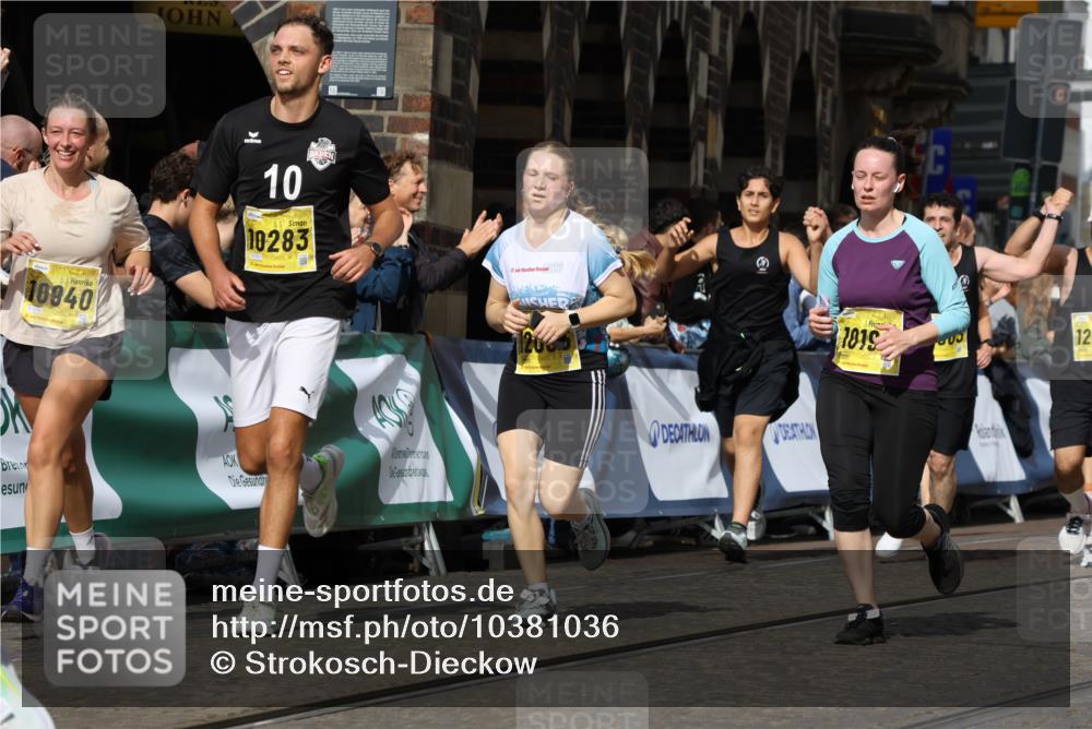 13.09.2026 - 21. swb-Marathon Bremen Strokosch-Dieckow http://msf.ph/oto/10381036 13.09.2026 11:04:54 Ziel 10160, 10245, 10481, 10711, 10755, 10877, 11114, 11248, 11364, 11366, 11410, 11592, 11705, 11761, 11991, 12009, 12929, 10370, 10465, 10718, 10741, 10800, 10850, 10975, 11105, 11281, 11584, 11722, 11900, 11939, 12002, 12064, 12099, 12235, 12335, 12522 meine-sportfotos.de