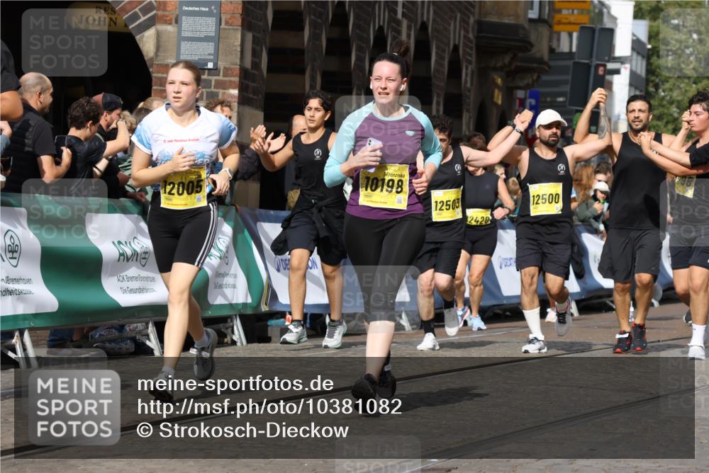 13.09.2026 - 21. swb-Marathon Bremen Strokosch-Dieckow http://msf.ph/oto/10381082 13.09.2026 11:04:55 Ziel 10160, 10481, 10711, 10755, 10877, 11114, 11248, 11364, 11366, 11410, 11592, 11705, 11761, 11991, 12009, 12929, 10370, 10465, 10718, 10741, 10800, 10850, 10975, 11105, 11281, 11584, 11722, 11900, 11939, 12002, 12064, 12099, 12235, 12335, 12522 meine-sportfotos.de