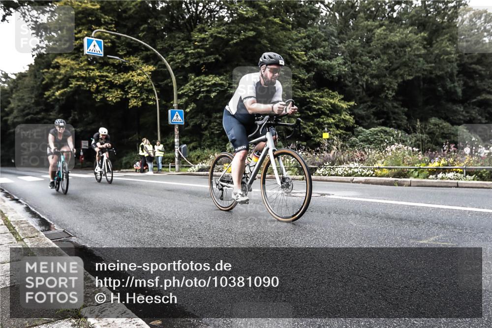 13.09.2026 - Stadtparktriathlon H.Heesch http://msf.ph/oto/10381090 13.09.2026 10:57:27 Radfahren 404, 534, 536, 541 meine-sportfotos.de