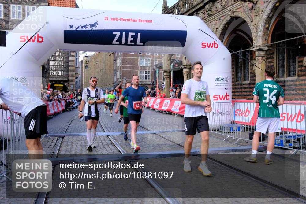 13.09.2026 - 21. swb-Marathon Bremen Tim E. http://msf.ph/oto/10381097 13.09.2026 13:17:04 Ziel 385, 472, 675, 696, 734, 816, 827, 985, 1970, 2319, 2473, 2474, 2809, 3716, 3961, 4135, 4137, 4485, 5255, 5772, 6049, 6531, 6535, 6819, 7297, 7387, 7875 meine-sportfotos.de