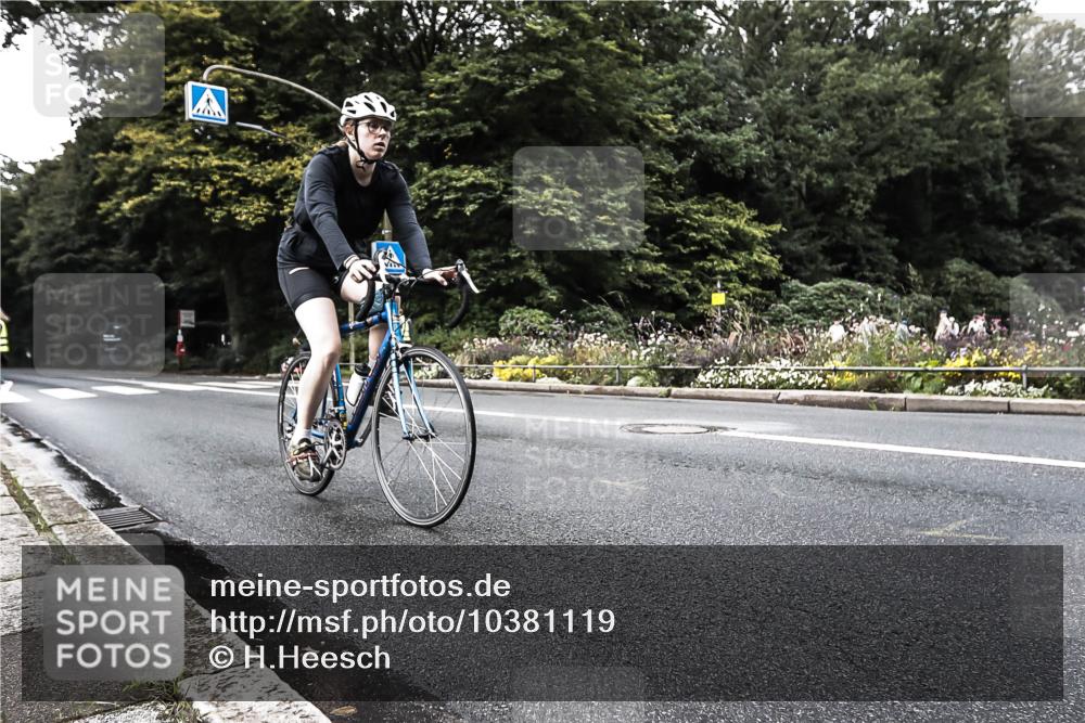 13.09.2026 - Stadtparktriathlon H.Heesch http://msf.ph/oto/10381119 13.09.2026 10:57:39 Radfahren 400, 512, 560, 619 meine-sportfotos.de
