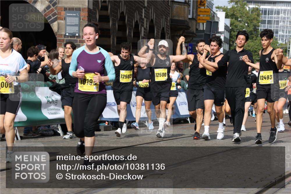 13.09.2026 - 21. swb-Marathon Bremen Strokosch-Dieckow http://msf.ph/oto/10381136 13.09.2026 11:04:55 Ziel 10160, 10481, 10711, 10755, 10877, 11114, 11248, 11364, 11366, 11410, 11592, 11705, 11761, 11991, 12009, 12929, 10370, 10465, 10718, 10741, 10800, 10850, 10975, 11105, 11281, 11584, 11722, 11900, 11939, 12002, 12064, 12099, 12235, 12335, 12522 meine-sportfotos.de