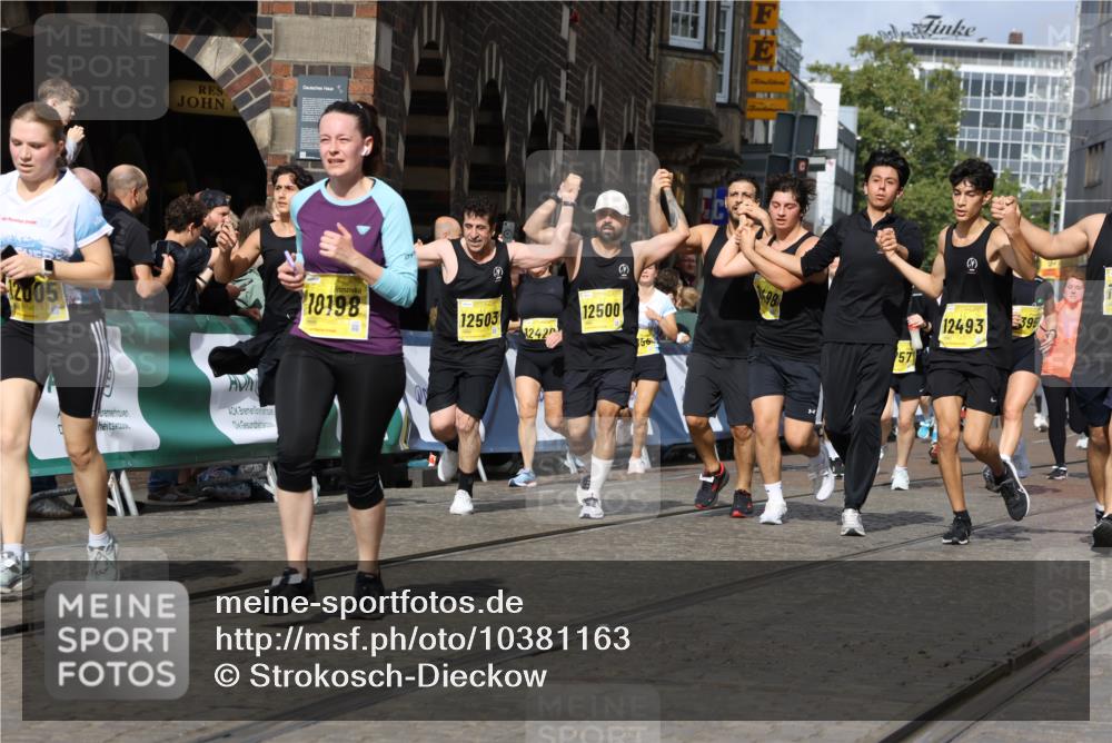 13.09.2026 - 21. swb-Marathon Bremen Strokosch-Dieckow http://msf.ph/oto/10381163 13.09.2026 11:04:56 Ziel 10160, 10283, 10481, 10711, 10755, 10877, 11114, 11364, 11366, 11592, 11705, 11761, 11991, 10370, 10465, 10718, 10800, 10850, 10975, 11105, 11281, 11584, 11722, 11900, 12002, 12064, 12099, 12235, 12335, 12522 meine-sportfotos.de