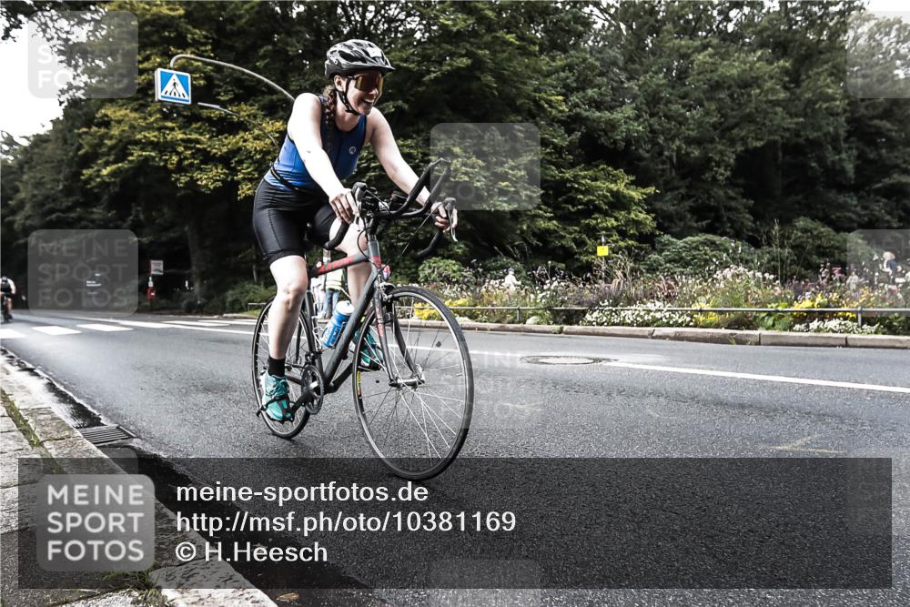 13.09.2026 - Stadtparktriathlon H.Heesch http://msf.ph/oto/10381169 13.09.2026 10:58:06 Radfahren 378, 488, 514 meine-sportfotos.de