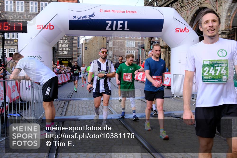 13.09.2026 - 21. swb-Marathon Bremen Tim E. http://msf.ph/oto/10381176 13.09.2026 13:17:06 Ziel 385, 472, 675, 696, 734, 827, 985, 1970, 2319, 2473, 2474, 2809, 3706, 3716, 3961, 4135, 4137, 4485, 5772, 6049, 6531, 6535, 6819, 7297, 7387, 7875 meine-sportfotos.de