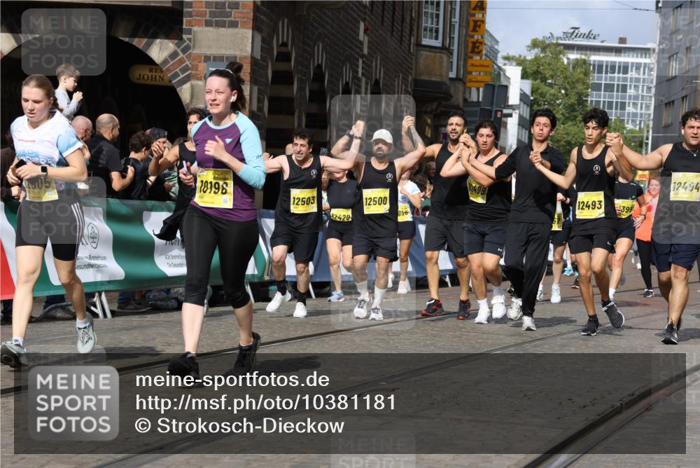 13.09.2026 - 21. swb-Marathon Bremen Strokosch-Dieckow http://msf.ph/oto/10381181 13.09.2026 11:04:56 Ziel 10160, 10283, 10481, 10711, 10755, 10877, 11114, 11364, 11366, 11592, 11705, 11761, 11991, 10370, 10465, 10718, 10800, 10850, 10975, 11105, 11281, 11584, 11722, 11900, 12002, 12064, 12099, 12235, 12335, 12522 meine-sportfotos.de