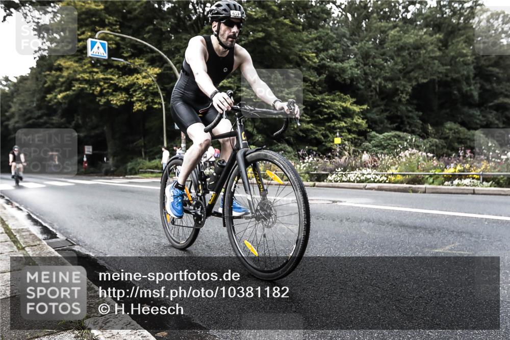 13.09.2026 - Stadtparktriathlon H.Heesch http://msf.ph/oto/10381182 13.09.2026 10:58:26 Radfahren 422, 639, 686 meine-sportfotos.de