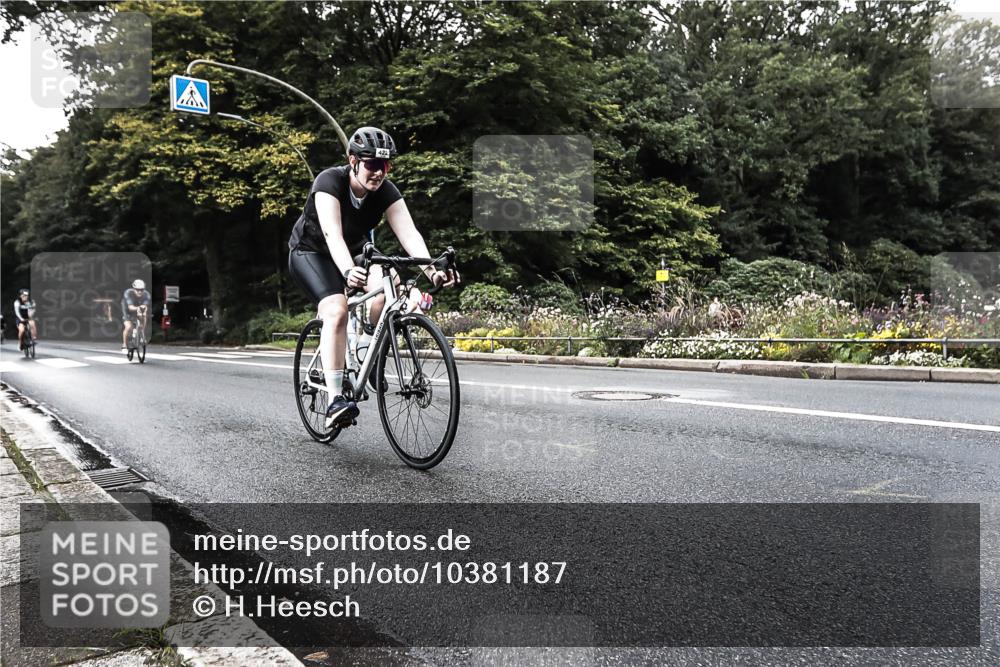 13.09.2026 - Stadtparktriathlon H.Heesch http://msf.ph/oto/10381187 13.09.2026 10:58:28 Radfahren 386, 422, 639, 686 meine-sportfotos.de